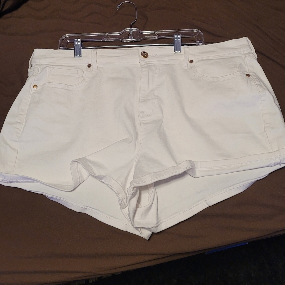 TORRID White Short Shorts